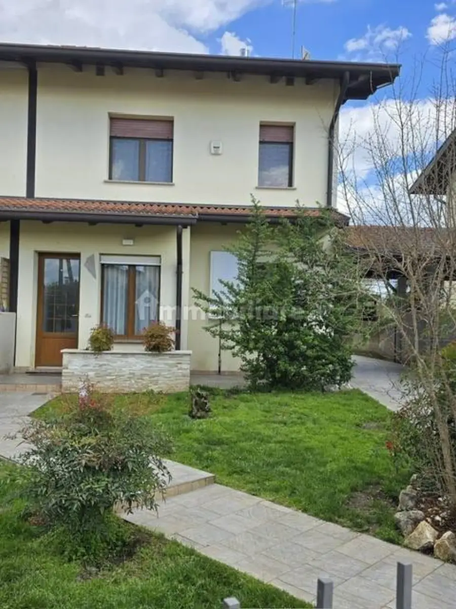 Villa bifamiliare a Castions di Strada, foto principale dell’annuncio