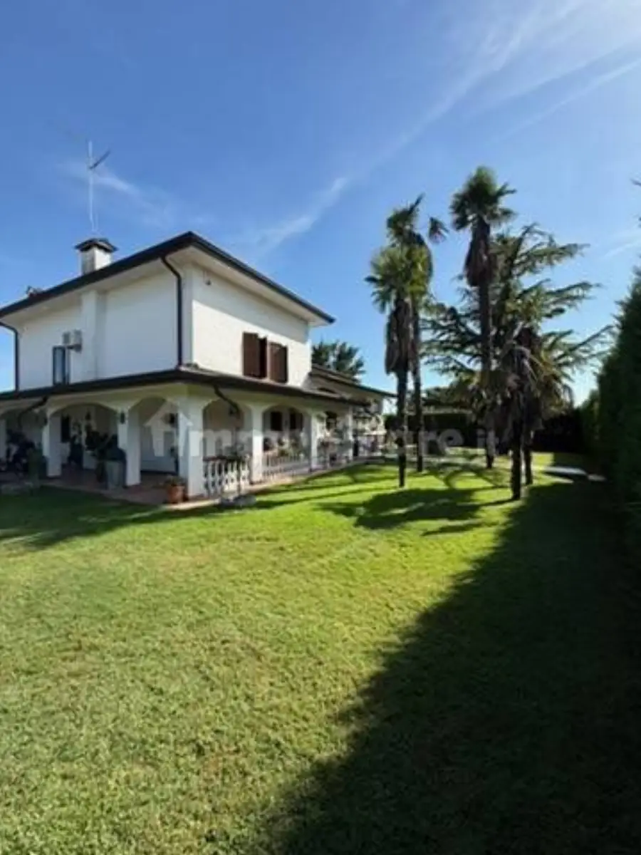 Villa unifamiliare a Pocenia, foto principale dell’annuncio