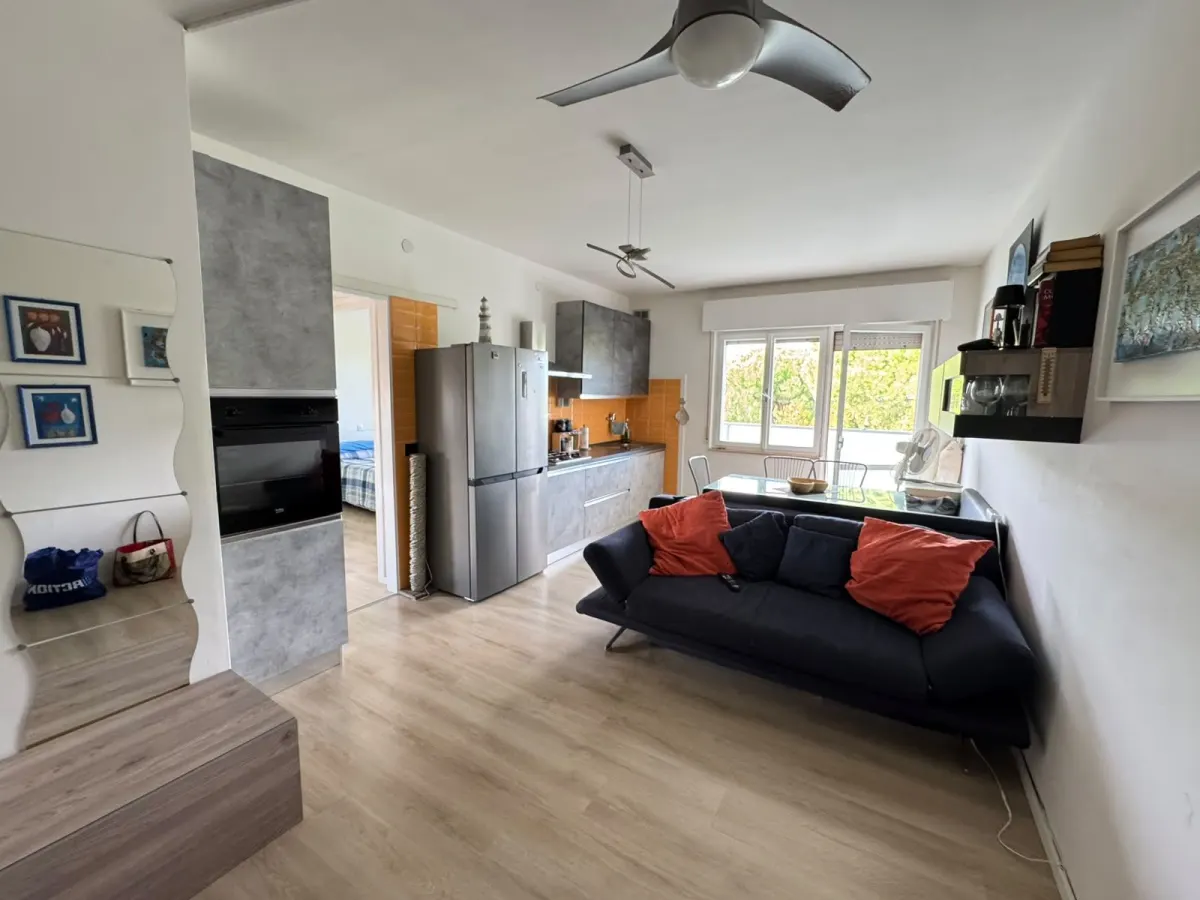 Two-bedroom apartment in Lignano Sabbiadoro: Living room (4/16)